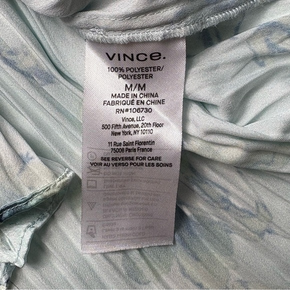 Vince Crushed Satin V Neck Blouse Size M Button Front Floral Pale Lagoon Pleated - Picture 11 of 12